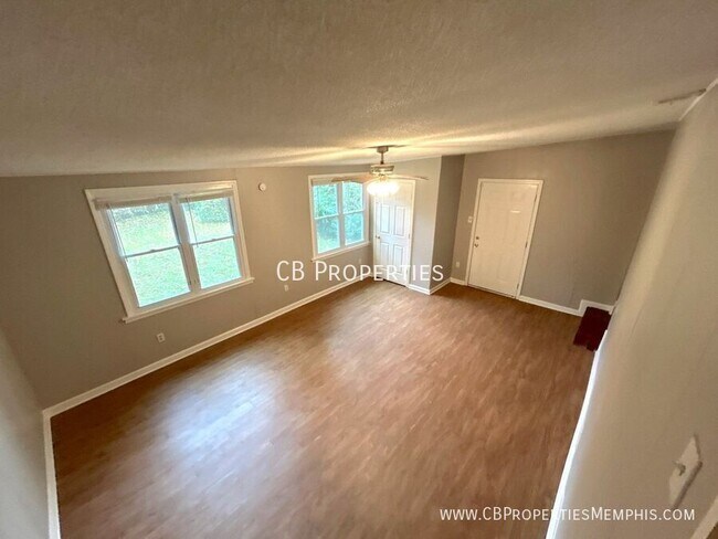 Building Photo - 3276 Aden St