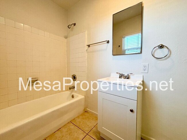 Building Photo - 26650 Josma Rd