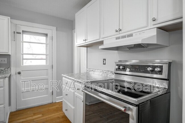 Building Photo - 2407 Bluefield St