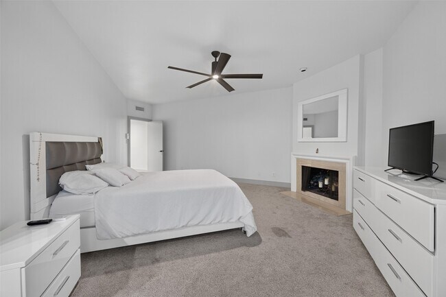 Building Photo - 6000 Sugar Hill Dr