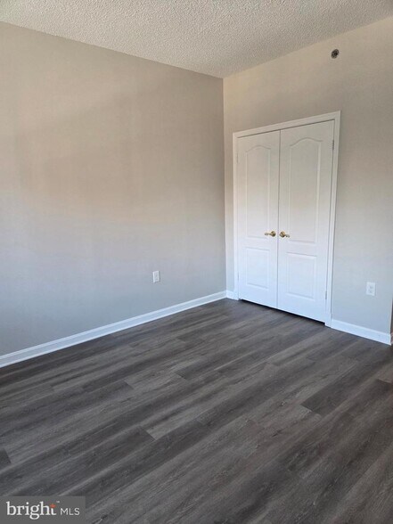 Building Photo - 1211 S Eads St