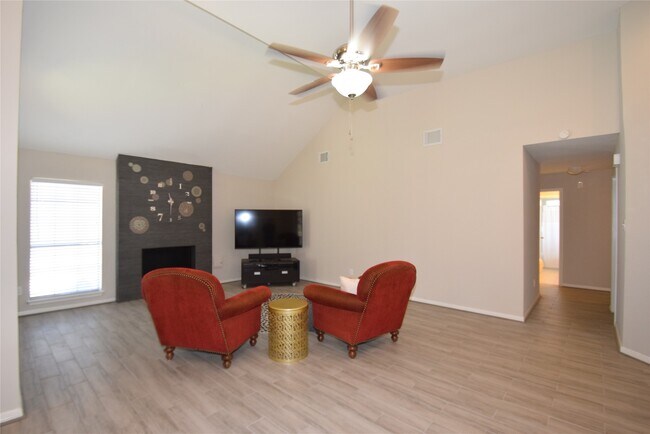 Building Photo - 22922 Glenover Dr