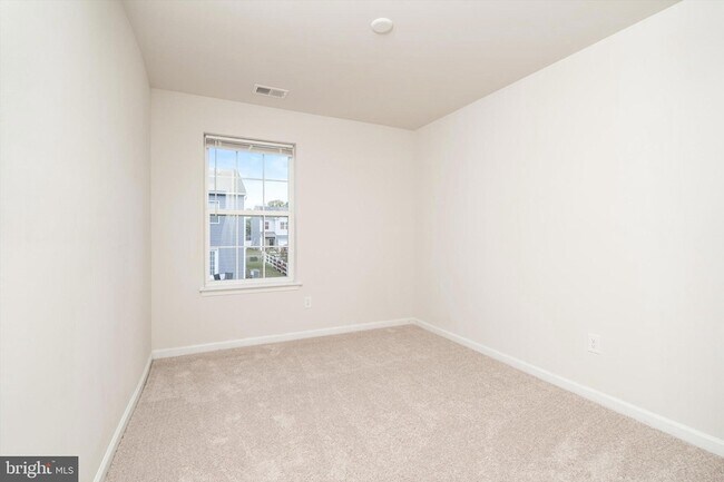 Building Photo - 59 Peregrine Way