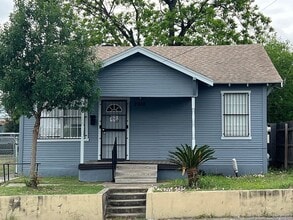 Building Photo - Single Story 2-Bedroom Home Ready for Move In!