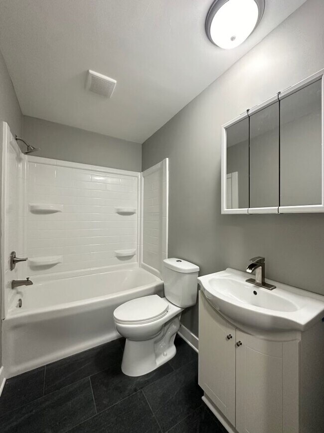 Building Photo - Gorgeous Single Family Home in Brooklyn Park!