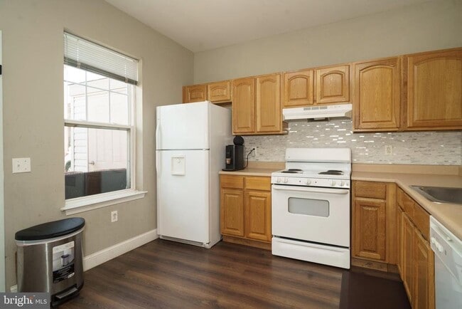 Building Photo - 1205 Clymer St