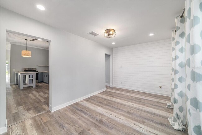 Building Photo - 20837 Walnut St