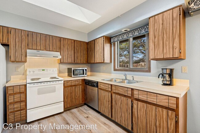 Building Photo - 4 br, 2 bath House - 2800 Sagebrush Drive