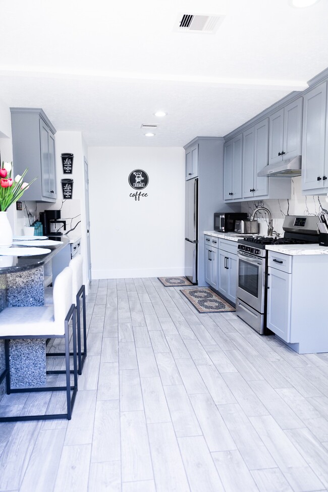 Building Photo - 10463 Alcott Dr