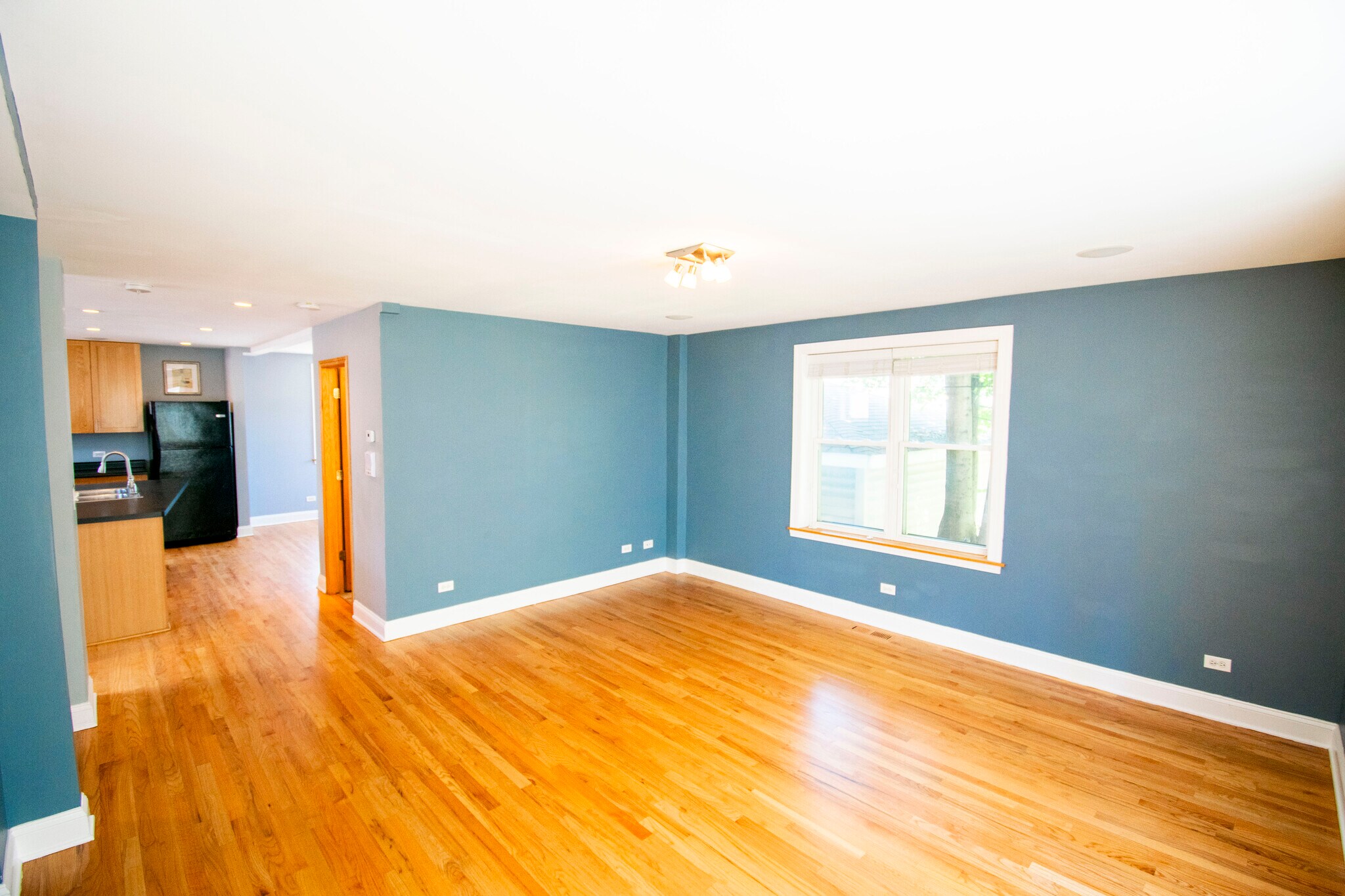 Building Photo - 2736 W Evergreen Ave