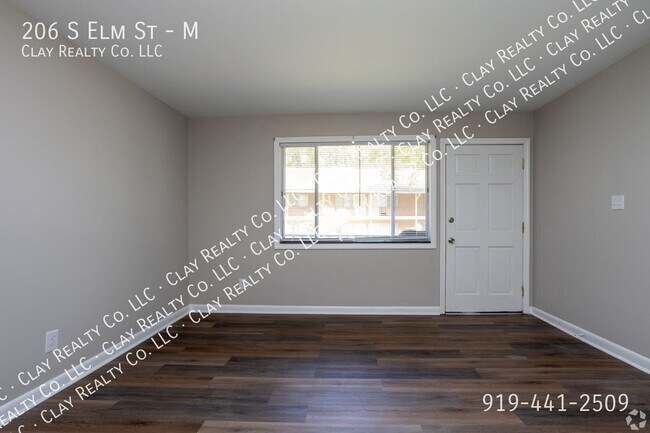 Building Photo - 206 S Elm St
