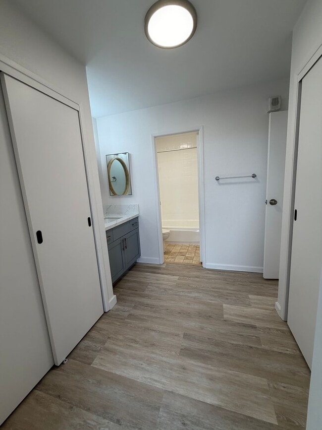 Building Photo - $2300 NEWLY RENOVATED 1BR/1BA/1PKG Kukui Plaza, Ewa Tower 25th floor