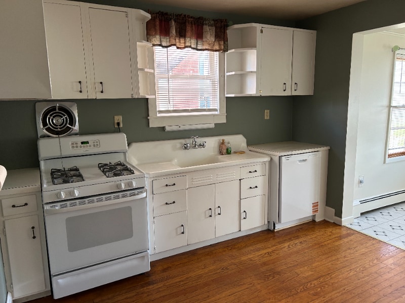 Building Photo - 318 E Middle St