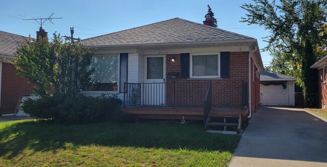 Primary Photo - 18258 Curtain Ave