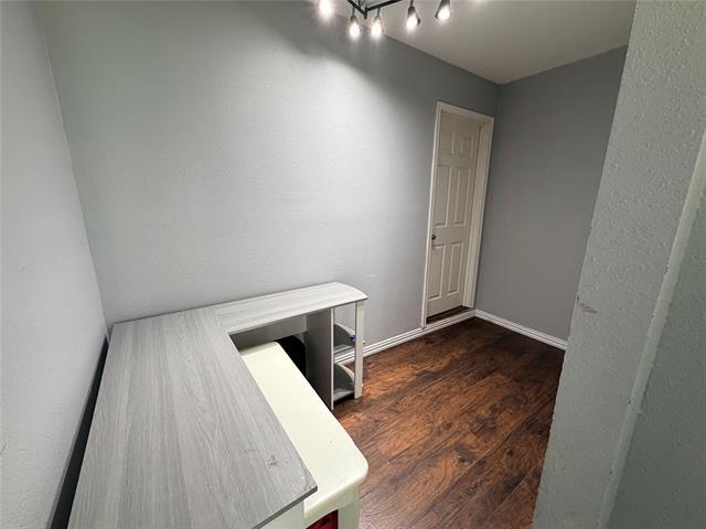 Building Photo - 1109 Leyenda Dr