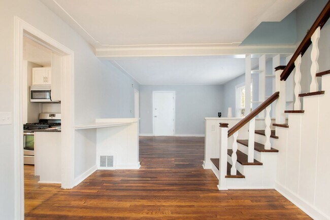 Building Photo - 348 Quimby St NE