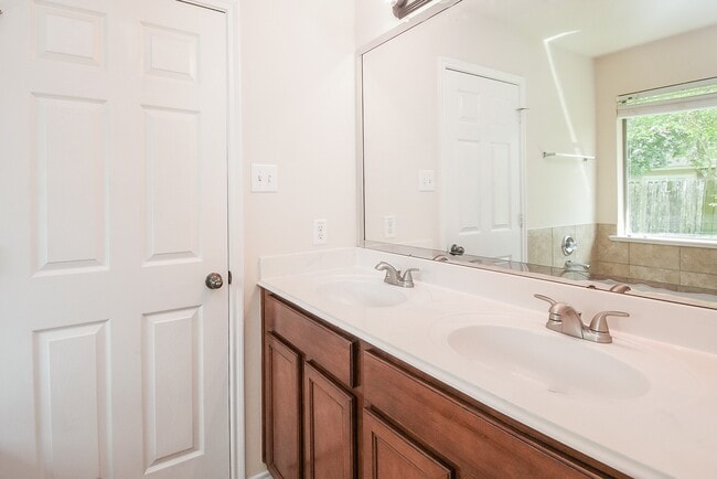 Building Photo - 13014 Southern Creek Dr