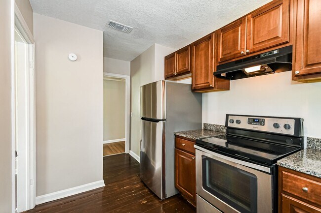Building Photo - 3 BR/1BA | Newly Renovated Single Family Home | 1-Car Garage Parking | Front and back yard!