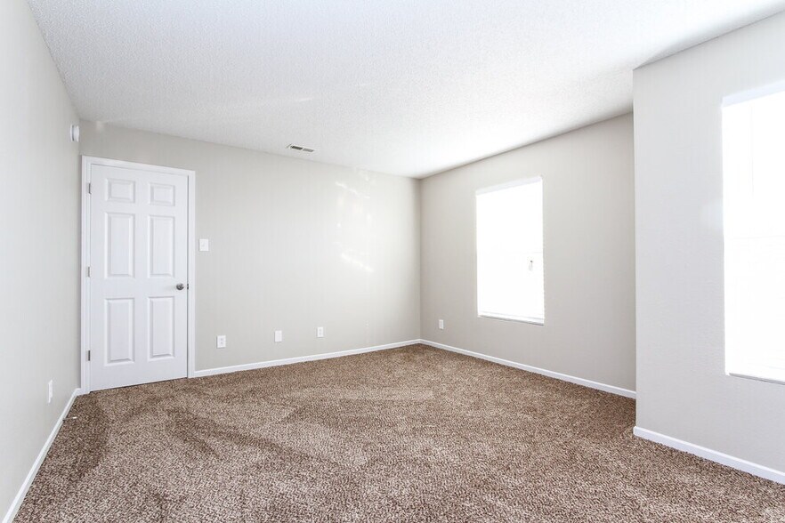 Building Photo - 738 Rosea Ct