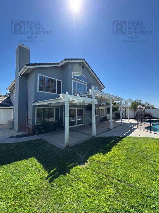 Building Photo - Resort-Style Living in Temecula – Pool Home with Designer Upgrades & 3-Car Garage