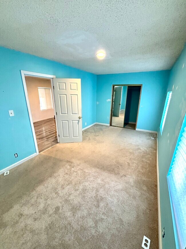 Building Photo - 1851 E 43rd St