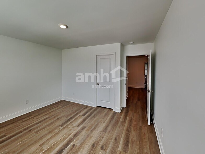 Building Photo - 5320 Trust Dr