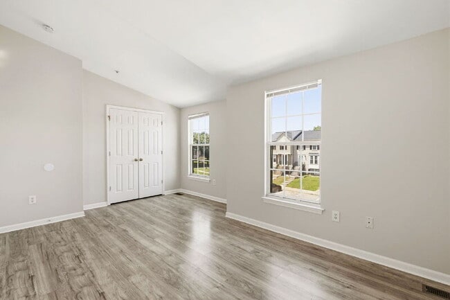 Building Photo - 927 Pirates Ct