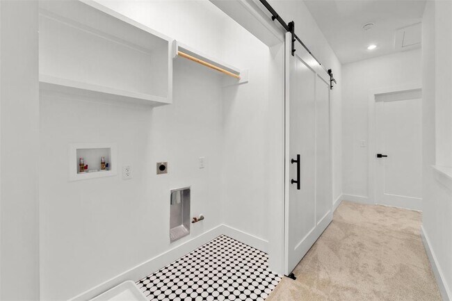 Building Photo - 1500 Sylvan Glade
