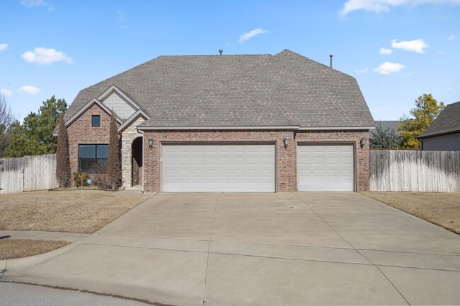 Building Photo - Stunner! This beautiful home features a spacious open floor plan with primary suite and private o...