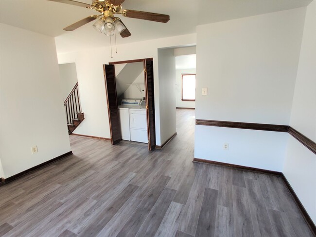 Building Photo - 3 bedroom townhouse