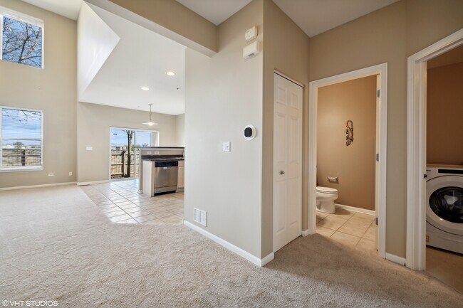 Building Photo - 1706 Buckingham Dr