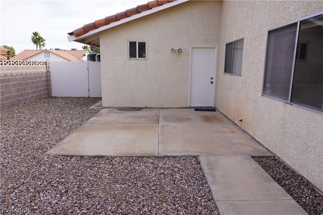 Building Photo - 8328 Del Rey Ave