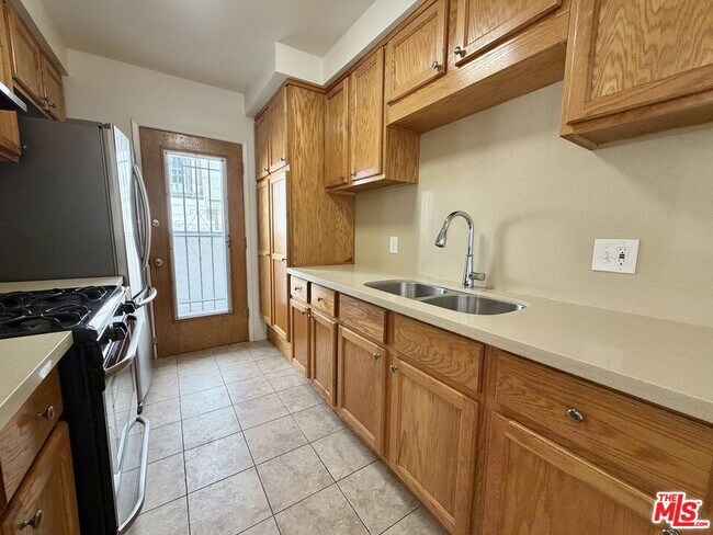 Building Photo - 11727 Mayfield Ave