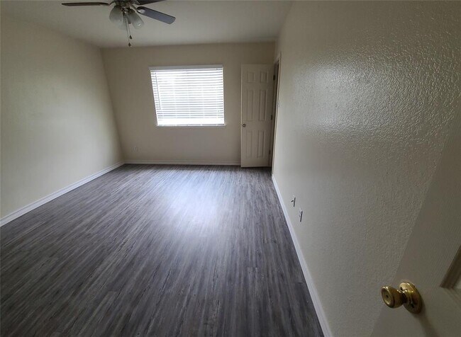 Building Photo - 806 Sagewood Trail