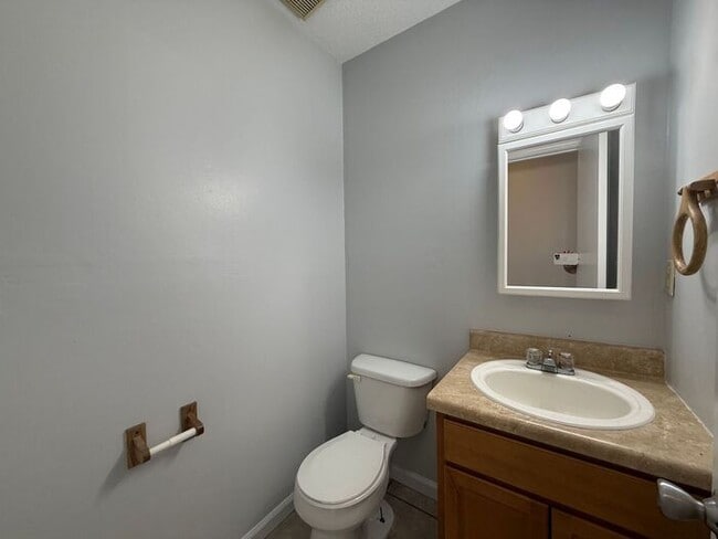 Building Photo - Gulf Breeze - Villa Woods - 2 bedroom, 1.5 bathroom