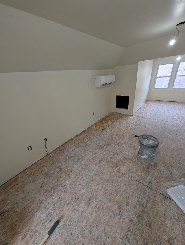 Building Photo - 136 Whitestown Rd