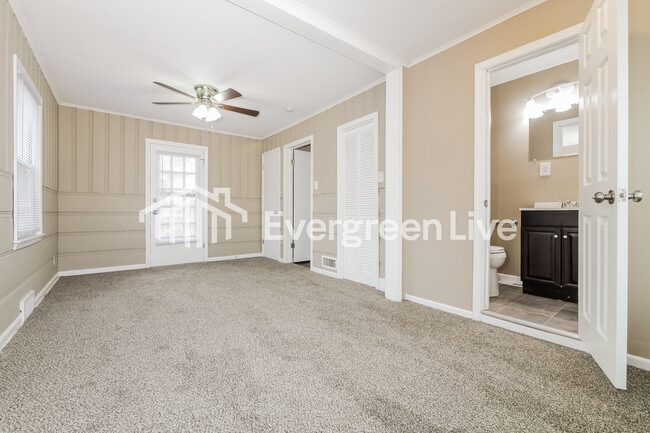 Building Photo - 5424 Monrovia St