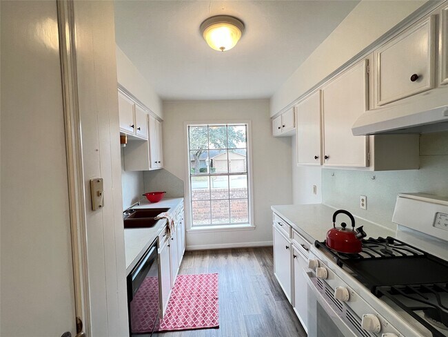 Building Photo - 2232 Ripple Creek Dr