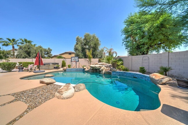 Building Photo - 4221 S Danyell Dr