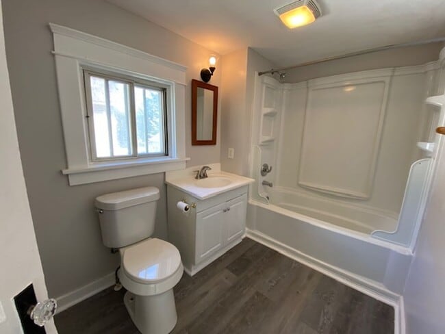 Building Photo - Charming 3BR with Main-Level Suite, Garage...