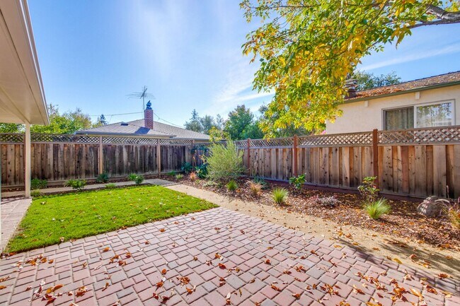 Building Photo - Wow! What a Great Home! Available Soon!