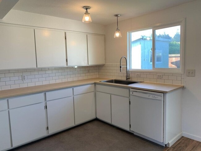 Building Photo - 2115