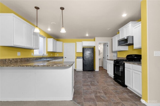 Building Photo - Listed For Rent