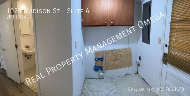 Building Photo - 2 Bedroom 1 1/2 Bath off Fortification Street