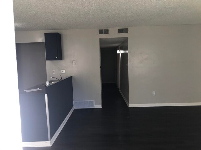 Building Photo - 48 S Bristol Rd