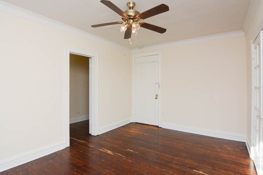 Building Photo - 4646 N Paulina St