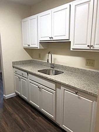 Building Photo - 30 E Bluff Rd