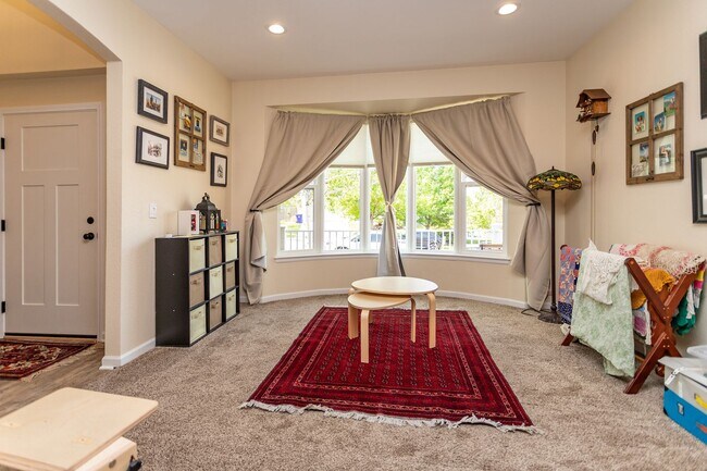 Building Photo - Charming 4-Bedroom Home in Prime Location!!!