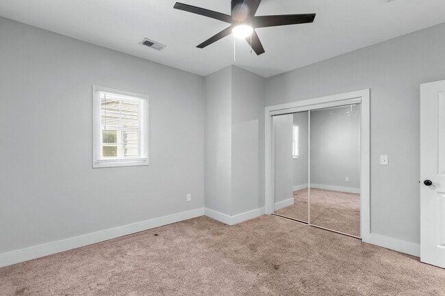 Building Photo - 944 Brent St