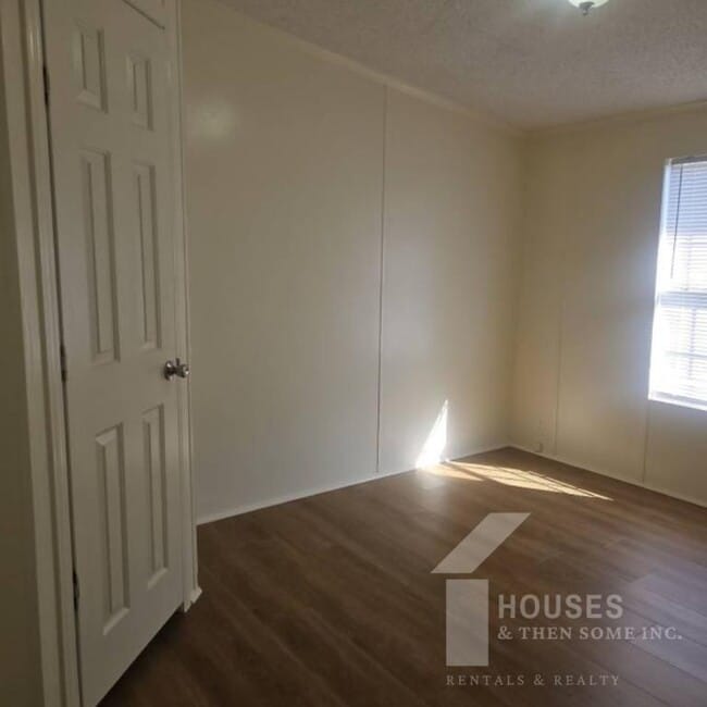 Building Photo - 309 Ashwood Ln